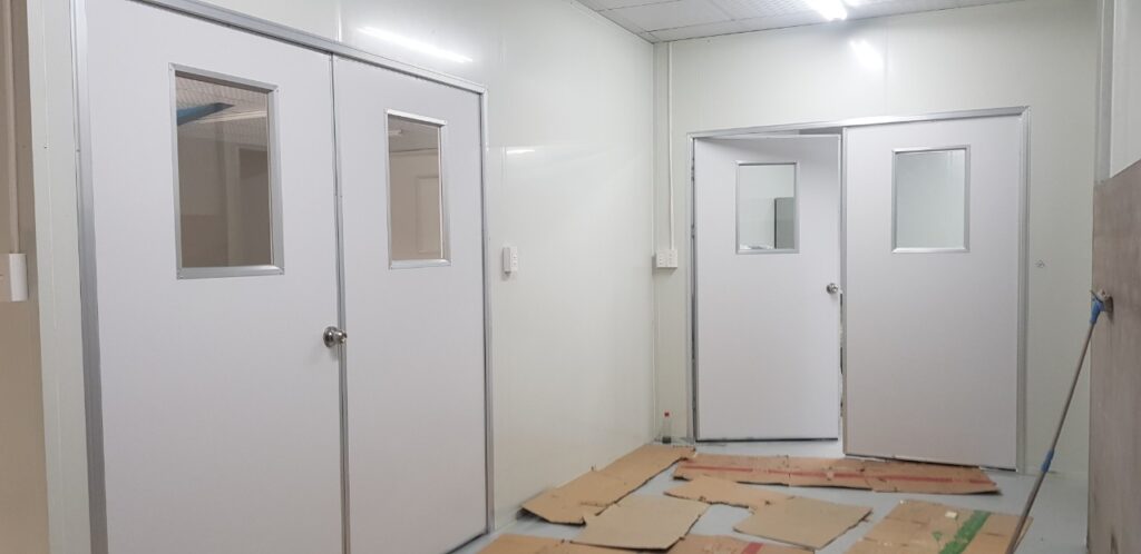 Cửa panel phù hợp cho phòng sạch