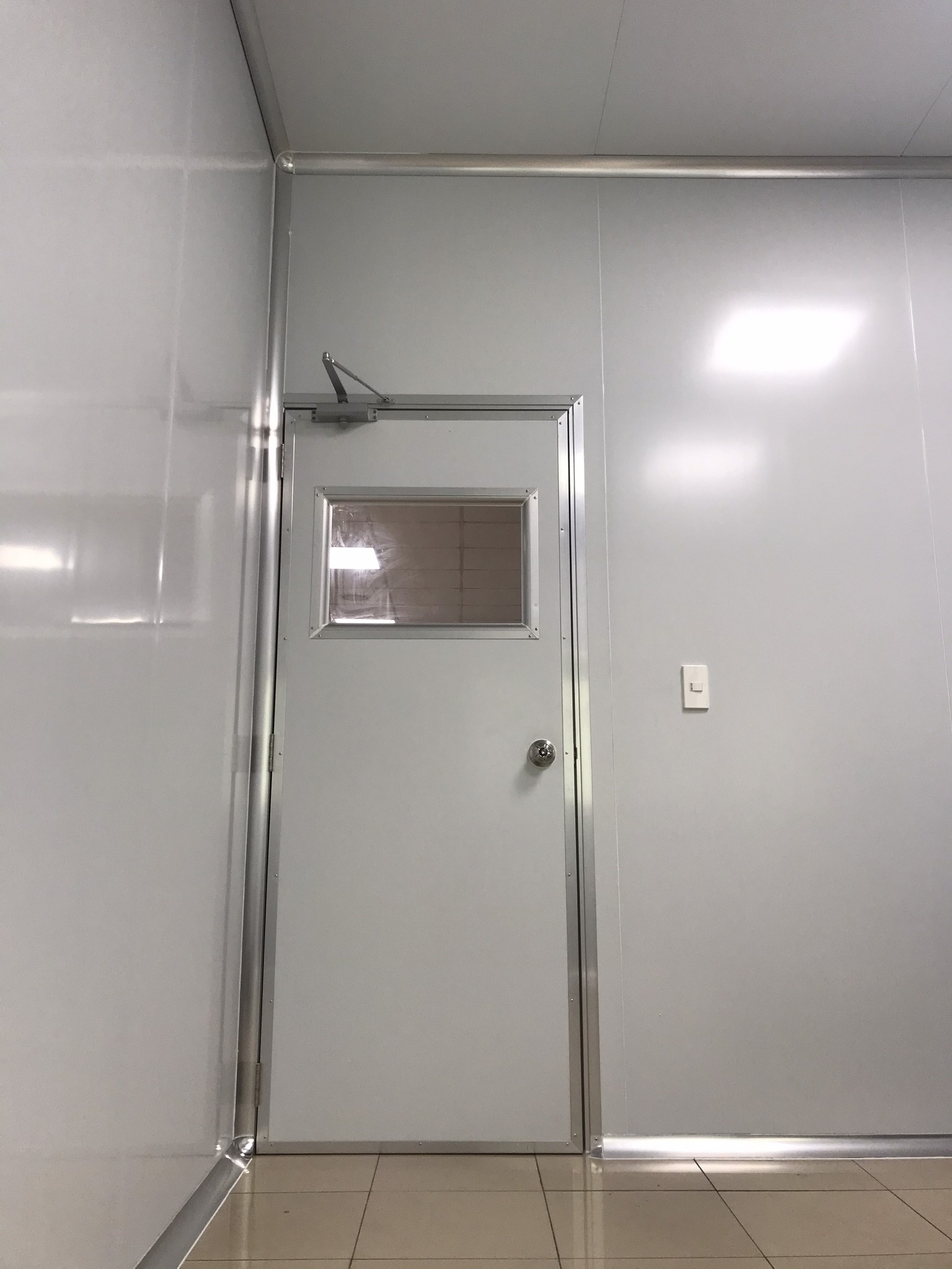 Cửa panel phù hợp cho phòng sạch