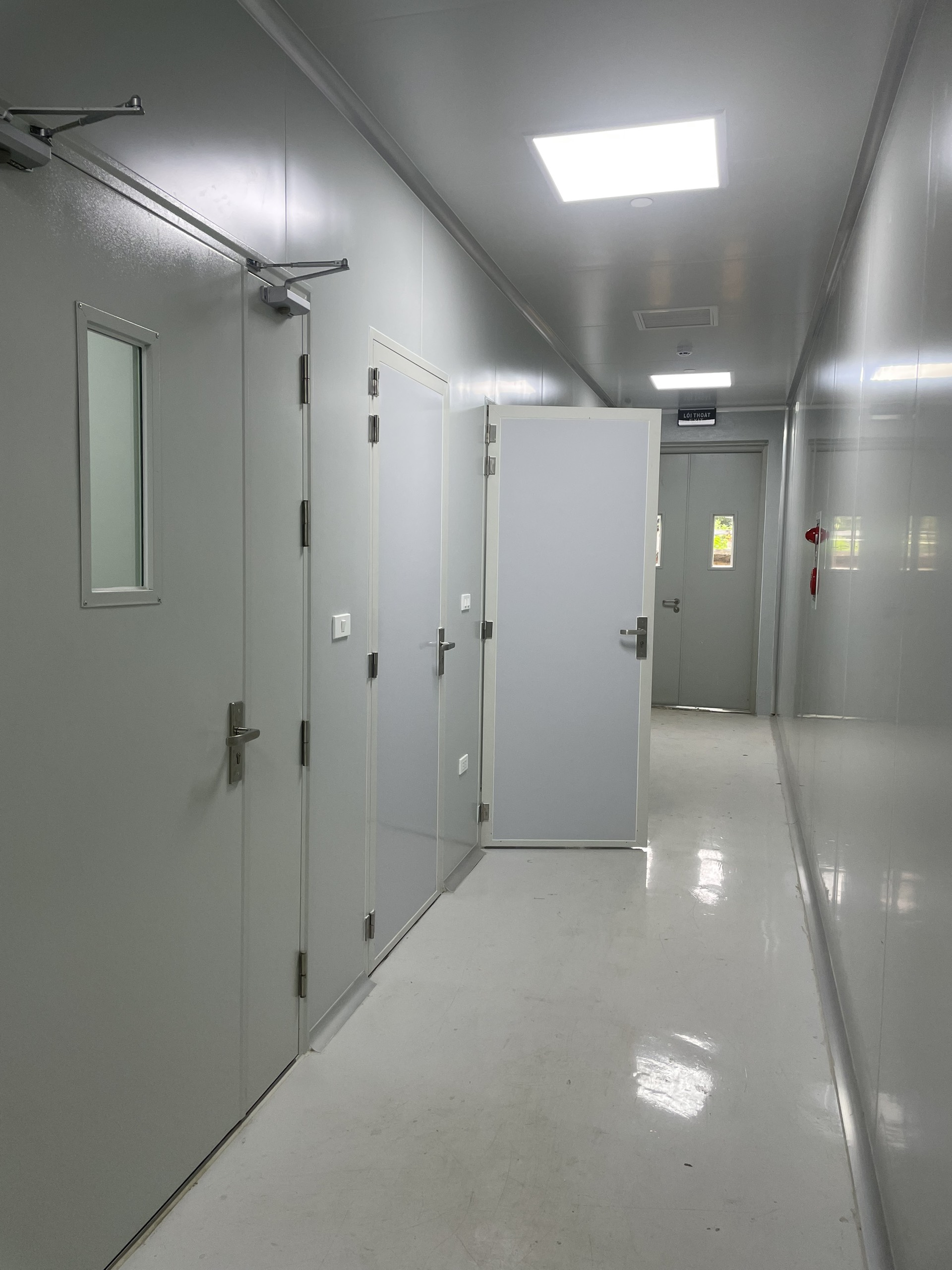 Cửa panel phù hợp cho phòng sạch